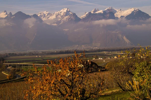 Yvorne, vaud, suíço — Fotografia de Stock