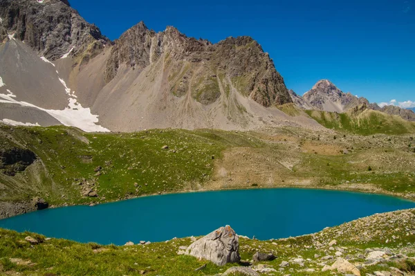 Lake sainte anne qeyras in hautes alpes in france — Stock Photo, Image