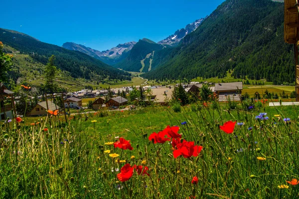 Ceillac queyras en hautes alpes en francia — Foto de Stock