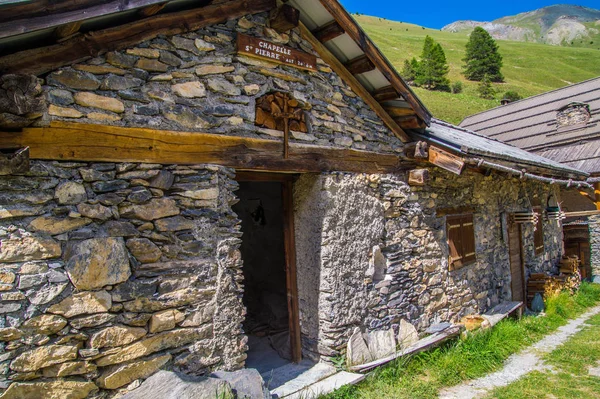 Villard ceillac en qeyras en hautes alpes en francia —  Fotos de Stock