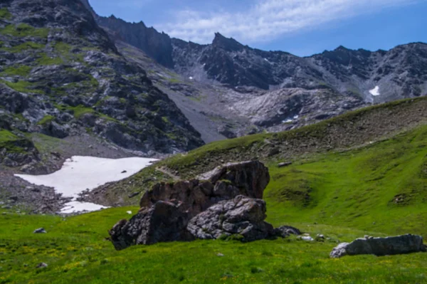 Lago clausis ceillac inqeyras en hautes alpes en francia — Foto de Stock