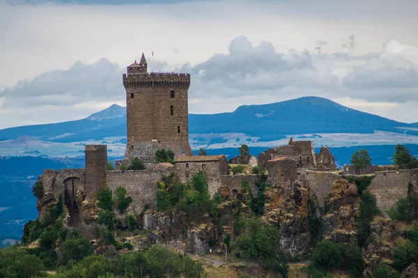 Aldeia Com Castelo Auvergne — Fotografia de Stock