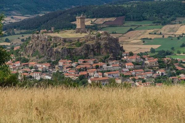 Obec Hradem Auvergne — Stock fotografie