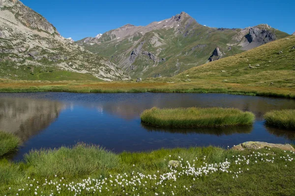 Lake Verney, Petit Saint Bernard, val d 'aoste, Italia — kuvapankkivalokuva