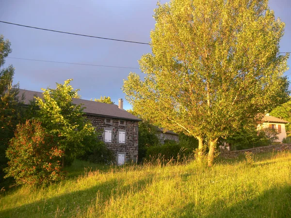 Heilige Julien Chapteuil, haute loire, frankrijk — Stockfoto