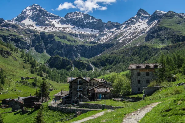 Landskapet i italienska Alperna — Stockfoto