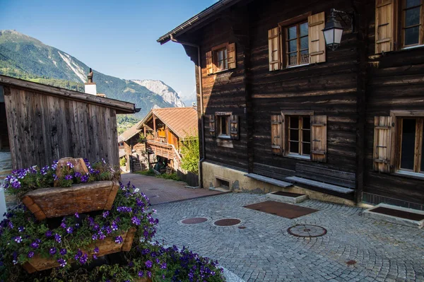 Landskap i schweiziska alperna — Stockfoto