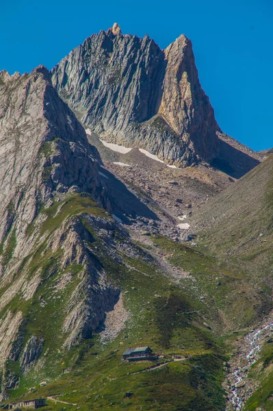 Paesaggio delle Alpi italiane in Valle d'Aosta — Foto Stock