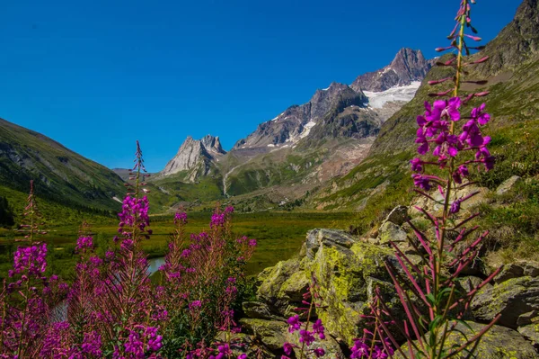 Paisaje de los Alpes italianos en Valle d 'Aosta —  Fotos de Stock