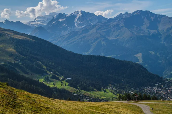 Paisaje de los Alpes suizos —  Fotos de Stock
