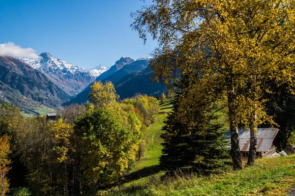 Landscape of the Swiss Alps in autumn — Stock Photo, Image