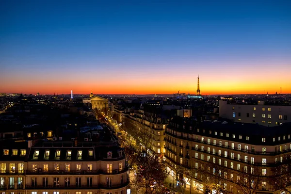 Panorama de la ciudad de París desde la azotea Haussmann — Foto de Stock