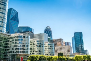 Paris La Defense iş İlçesi'nde büyük kuleleri