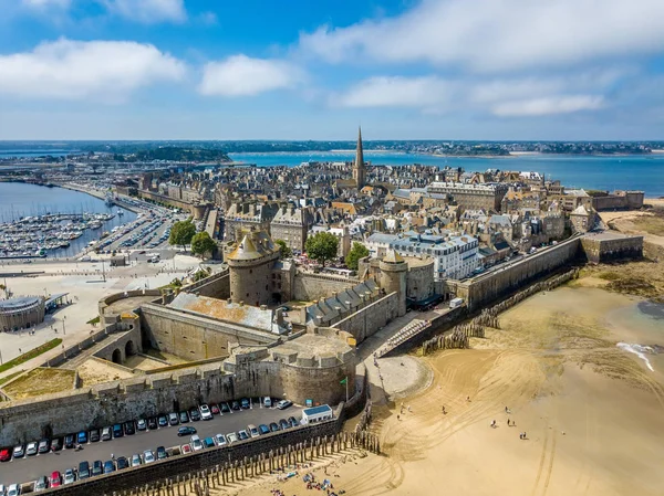 Luchtfoto van de Saint Malo, stad van de kapers - in Bretagne, Frankrijk — Stockfoto