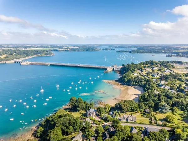 Luchtfoto op Barrage de la Rance in Bretagne dicht bij Saint Malo, getijdenenergie — Stockfoto
