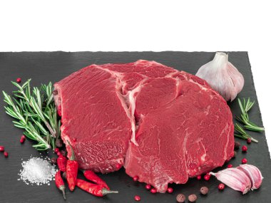 - Et. Sığır eti, dana eti ve baharat, çiğ fileto. Bir parça taze kırmızı et.