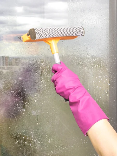 Mycie Okna Mydłem Pianką Zbliżenie Okno Myjące Domu — Zdjęcie stockowe