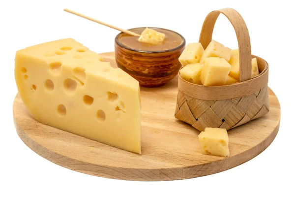 Brânză Galbenă Maasdam Brânză Triunghiulară Găuri Farfurie Miere Coș Brânză — Fotografie, imagine de stoc