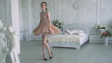 Güzel ve seksi kız dansları Abiye