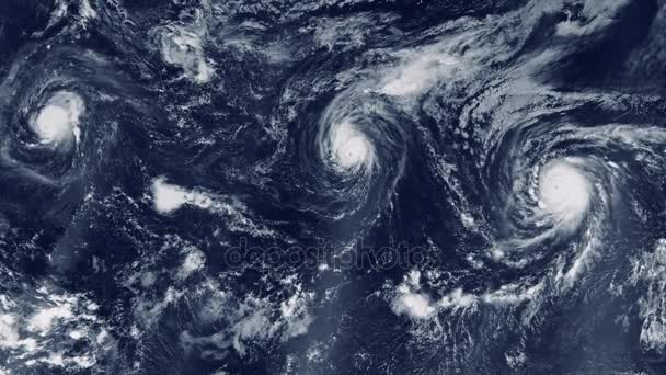 Olho de um tufão grande. furacão no oceano. tempestade de furacões, tornado, visão por satélite — Vídeo de Stock