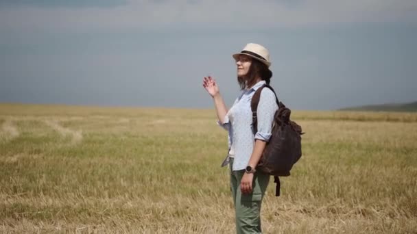Portrait of a young woman tourist outdoors — Stock Video
