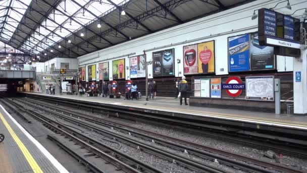Travelers Railway Station Footage Shot London United Kingdom December 2019 — 비디오