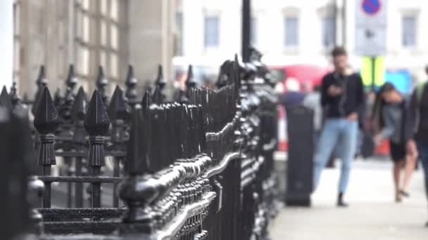 Tráfico Día Londres Londres Inglaterra — Vídeo de stock