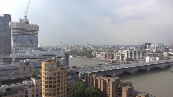 London England September 2016 Windows Van Wolkenkrabbers Kantoor Gebouwen Stad — Stockvideo