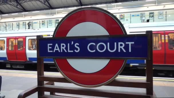 Stacja Metra Earls Court London Anglia Wrzesień 2016 — Wideo stockowe