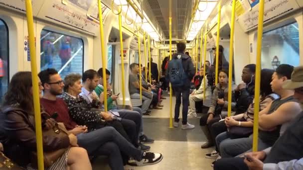 Personer Som Reser Med Tunnelbana London London England September 2016 — Stockvideo