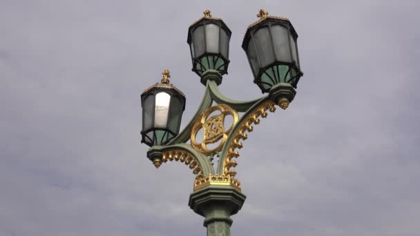 London Svenska September 2016 Historisk Lampa Molnig Himmel Bakgrund — Stockvideo