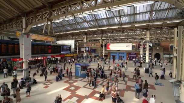 Travelers Railway Station Footage Shot Londyn Wielka Brytania Grudnia 2019 — Wideo stockowe
