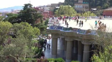 Barcelona, Park Guell 'deki Sütun Salonu - BARCELONA, İspanya - 3 Ekim 2016