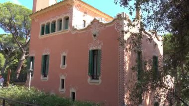 Park Guell Barcelona 'daki Gaudi Müzesi - BARCELONA, İspanya - 3 Ekim 2016