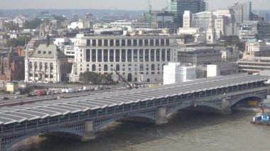 London city arka plan üzerinde üzerinde havadan görünümü