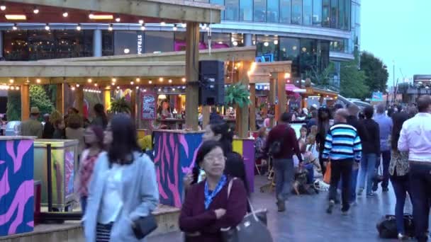 People Walking Modern Architecture Office Buildings London London United Kingdom — 비디오