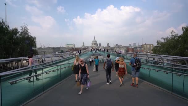 Persone Che Camminano Attraverso Gli Edifici Uffici Architettura Moderna Londra — Video Stock