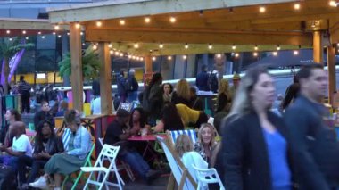 London Riviera - Yazın More London Riverside 'da ücretsiz tiyatro ve plaj kulübü - Londra, İngiltere - 16 Eylül 2016