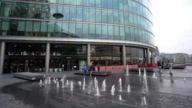 Londra / İngiltere'de - 19 Eylül 2016: gökdelenler iş işyeri, London City, İngiltere binalarda Windows