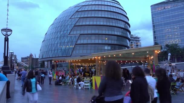 People Walking Modern Architecture Office Buildings London London United Kingdom — 비디오