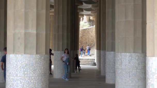 Barcelona Park Guell Deki Sütun Salonu Barcelona Spanya Ekim 2016 — Stok video