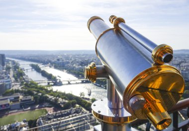 Platform Eyfel Kulesi - Seine Nehri ve Paris şehri üzerinde harika görünümü görüntüleme