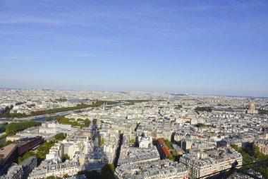Paris şehri üzerinde şaşırtıcı havadan görünümü