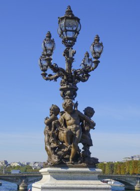 Alexandre III Köprüsü'nde Paris güzel fenerler