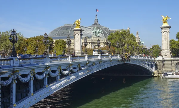 View over Alexandre III Bridge - the most beautiful bridge in Paris — Stock Photo, Image