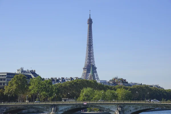 Ο Πύργος του Άιφελ στο Παρίσι - θέα από την Γεφυρα του Αλεξανδρου ΙΙΙ — Φωτογραφία Αρχείου