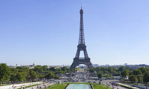La hermosa y sorprendente Torre Eiffel de París — Foto de Stock