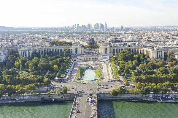 Blick vom Eiffelturm auf den Trocadero — Stockfoto