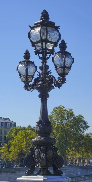 Hermosa linterna de calle en París — Foto de Stock