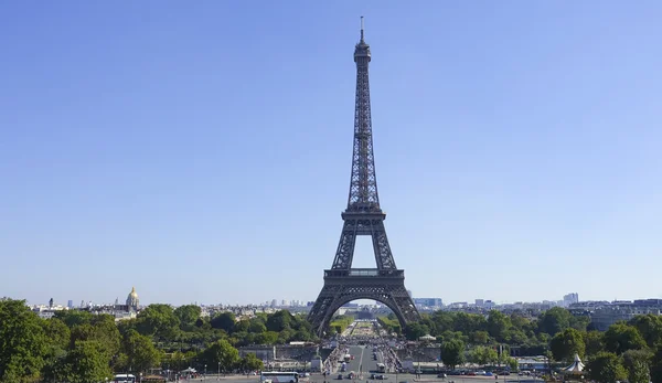 La hermosa y sorprendente Torre Eiffel de París — Foto de Stock